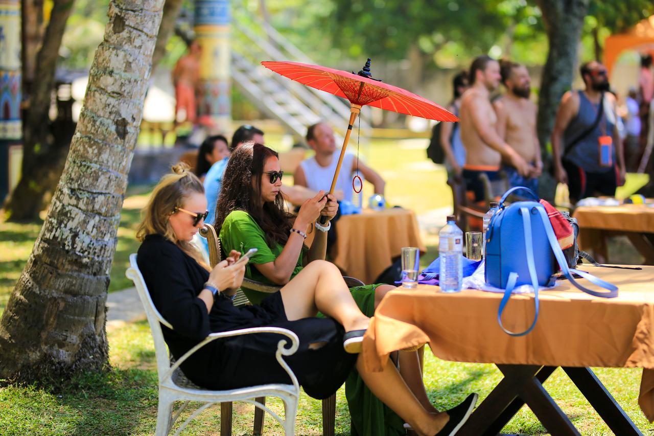 Beach Front Ахангама Екстериор снимка