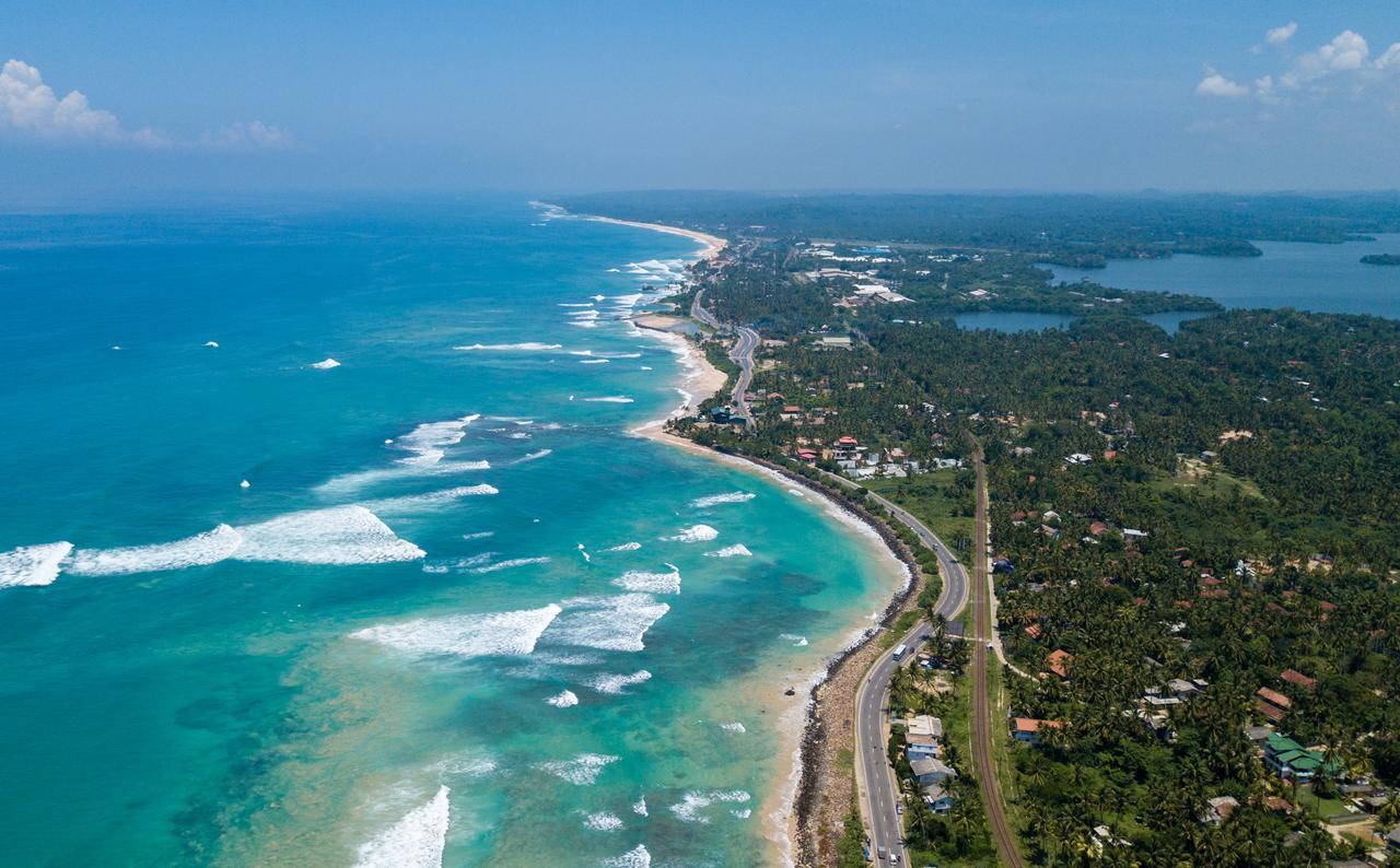 Beach Front Ахангама Екстериор снимка