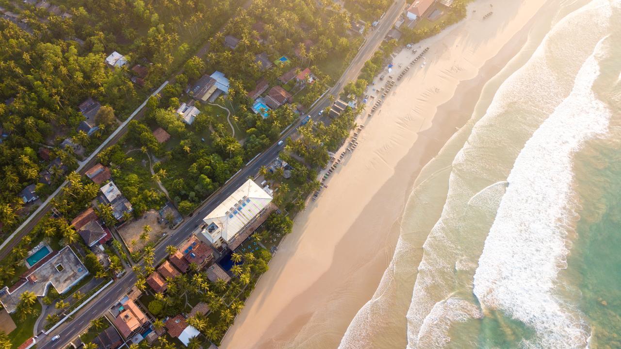Beach Front Ахангама Екстериор снимка
